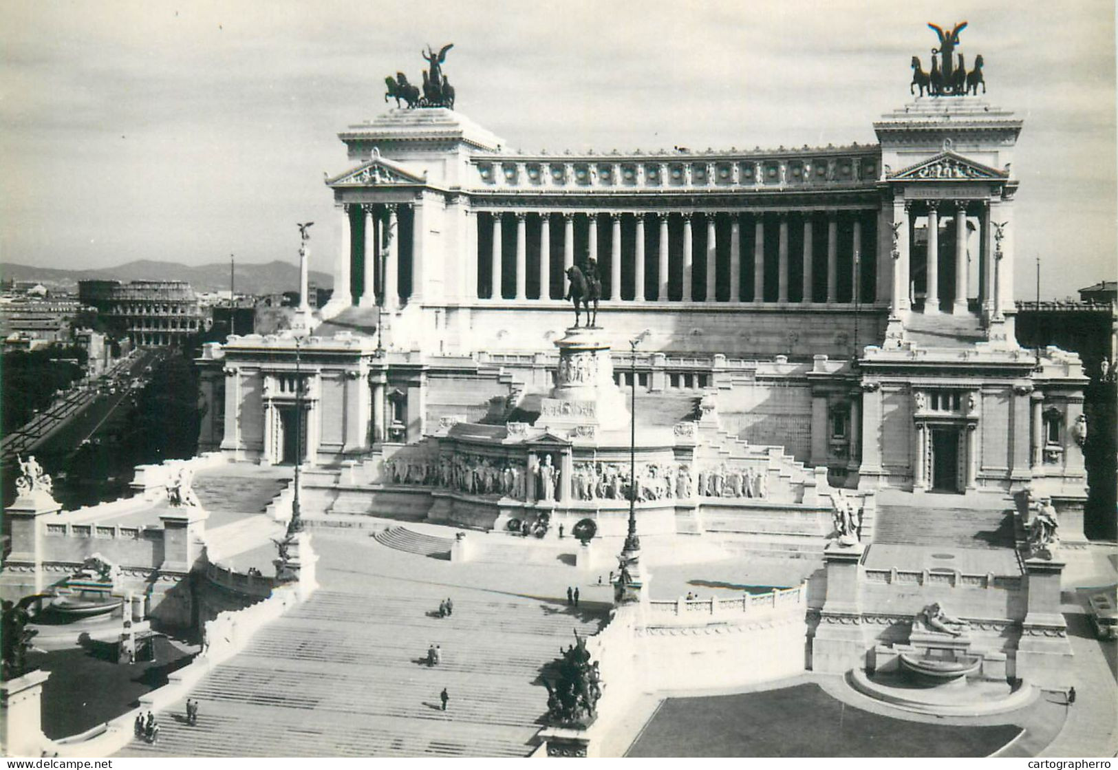 Italy Roma Altare Della Patria E Colosseo - Altare Della Patria