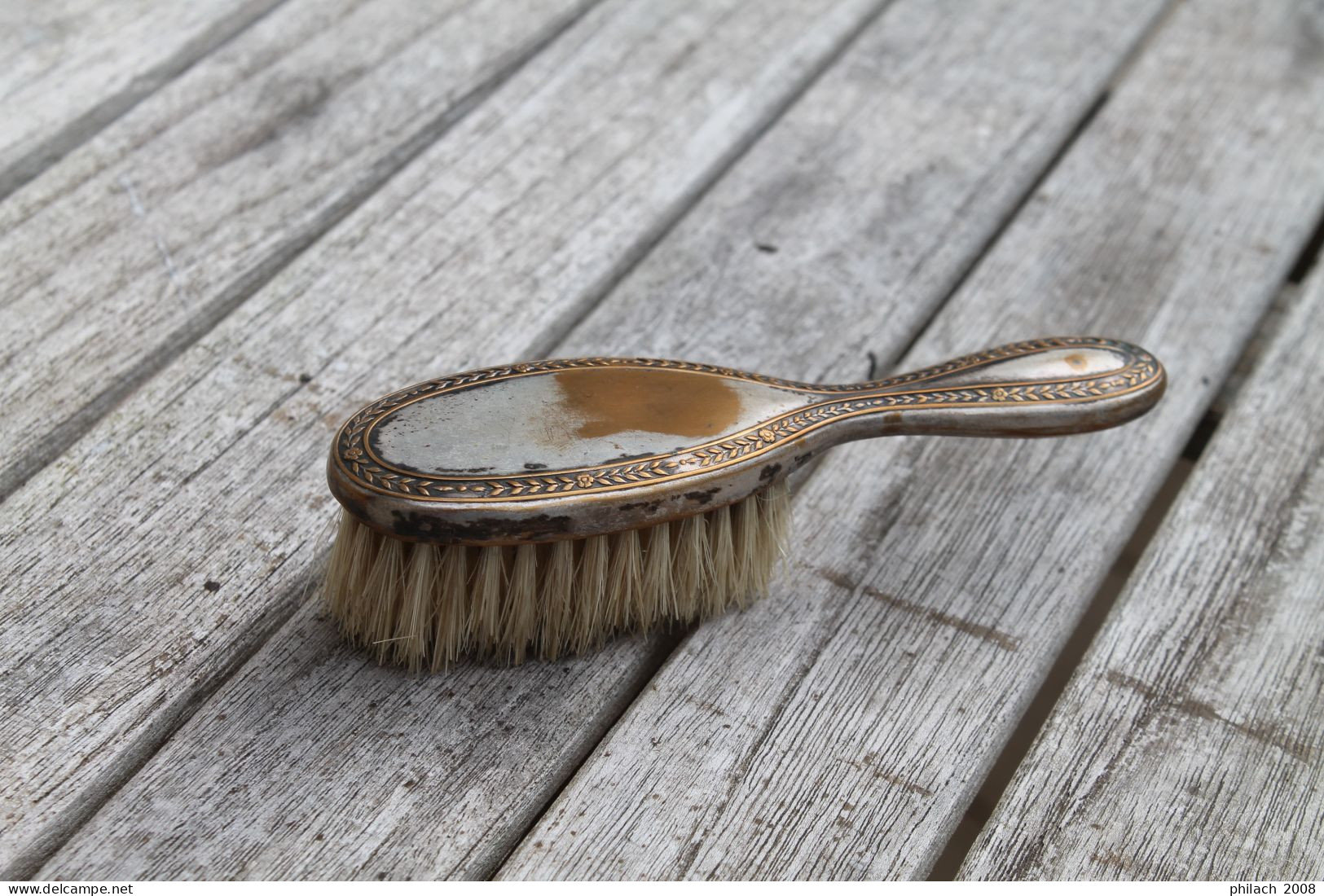 Petite Brosse En Métal Argenté - Altri & Non Classificati