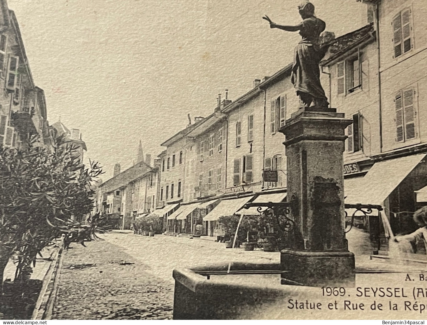 Cpa 01 Seyssel -Statue Et Rue De La République - 1918 - Seyssel