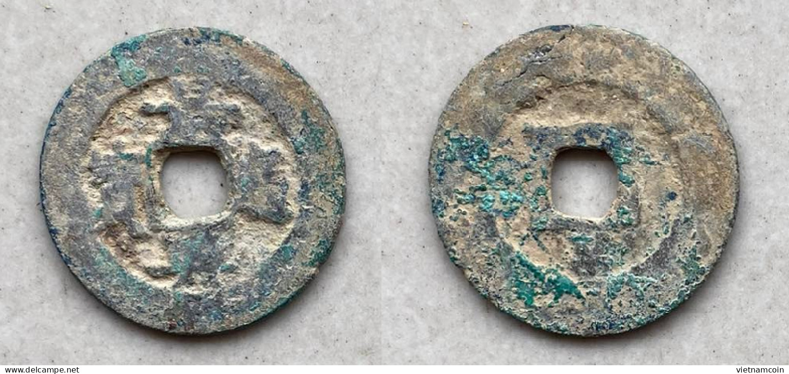 Ancient Annam Coin Canh Hung Thong Bao Reverse Below Bach- Le  Kings Under The Trinh 1740-1776 - Viêt-Nam