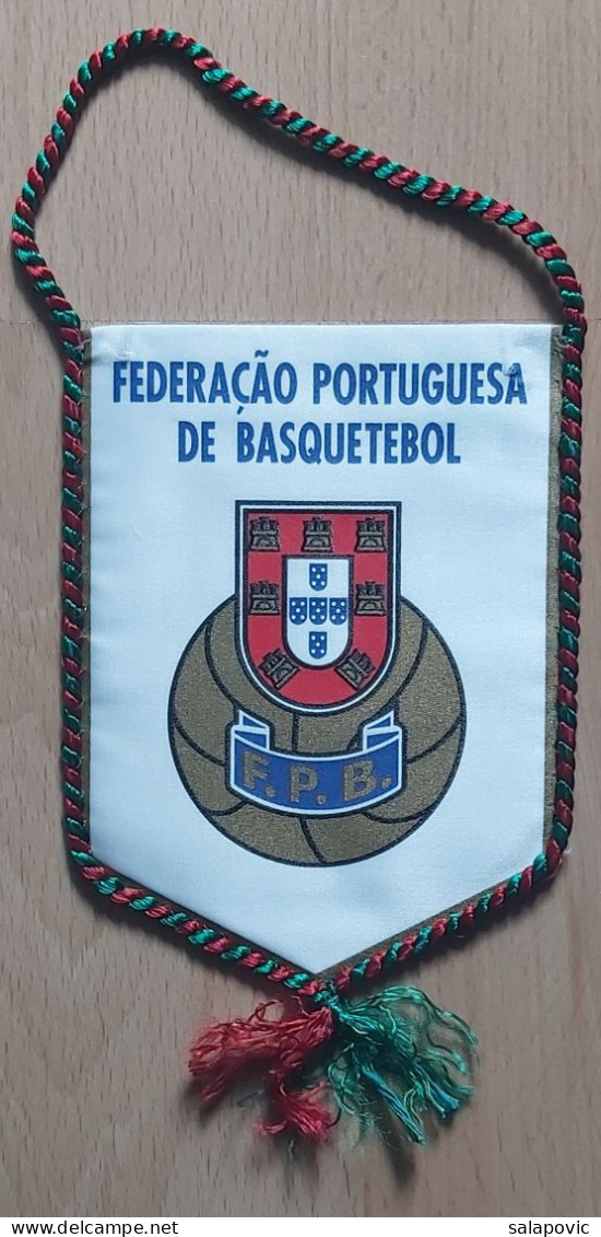 FEDERAÇÃO PORTUGUESA DE BASQUETEBOL PORTUGUESE FEDERATION OF BASKETBALL Portugal  PENNANT, SPORTS FLAG FLAG ZS 1 KUT - Abbigliamento, Souvenirs & Varie