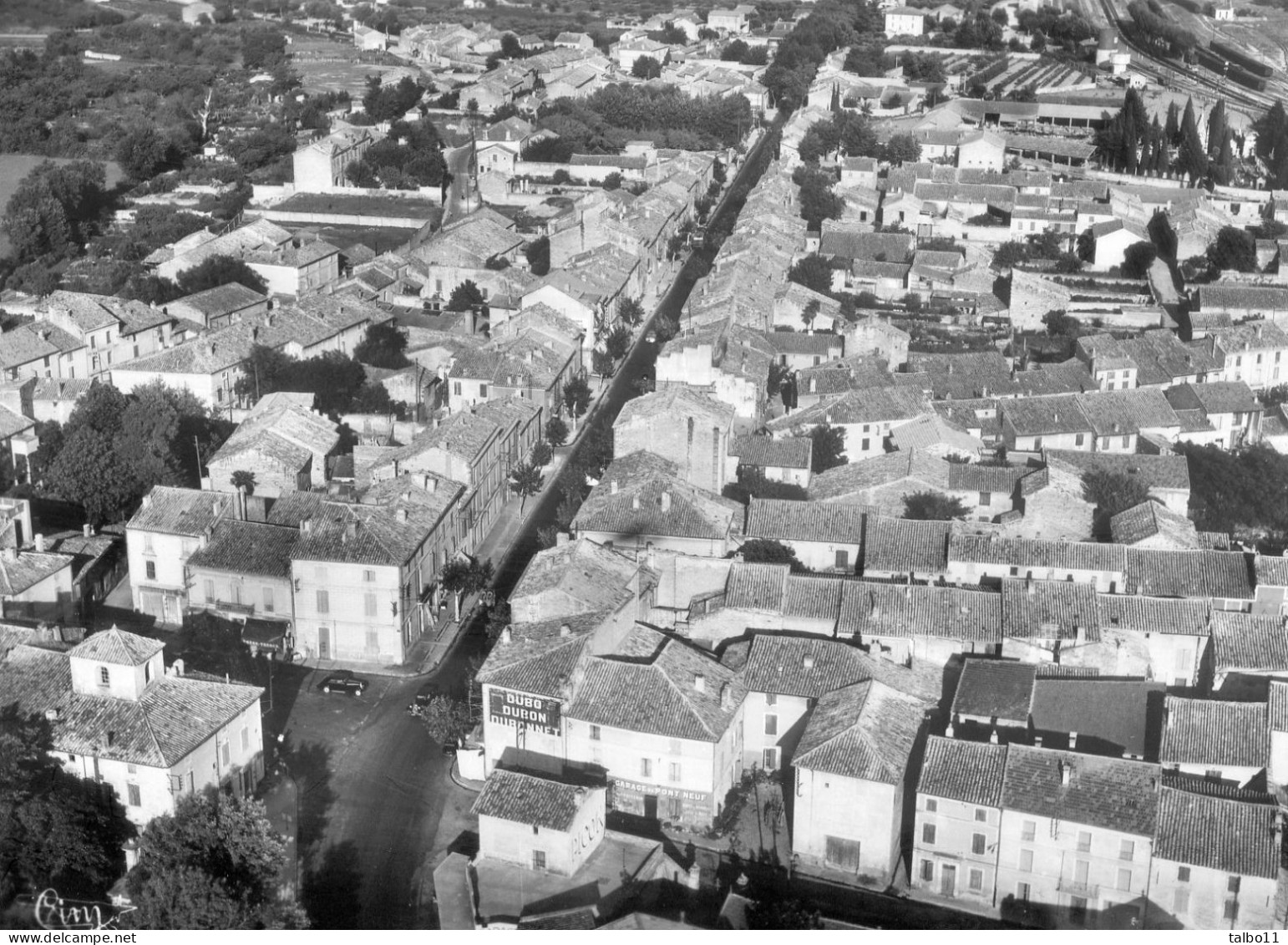 30 - Remoulins - Vue Générale Aérienne - Place Des Grands Jours Et Avenue Perret-Geoffroy - Remoulins