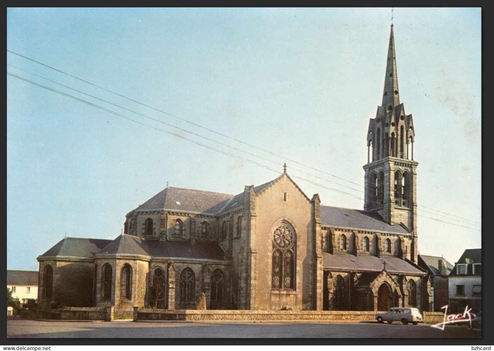 Moëlan Sur Mer : L'église - Vieille Voiture - Moëlan-sur-Mer