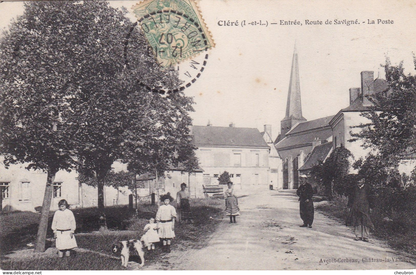 37. CLERE LES PINS . CPA . ENTREE ROUTE DE SAVIGNE LA POSTE.. ANIMATION. ANNEE 1907 + TEXTE - Cléré-les-Pins