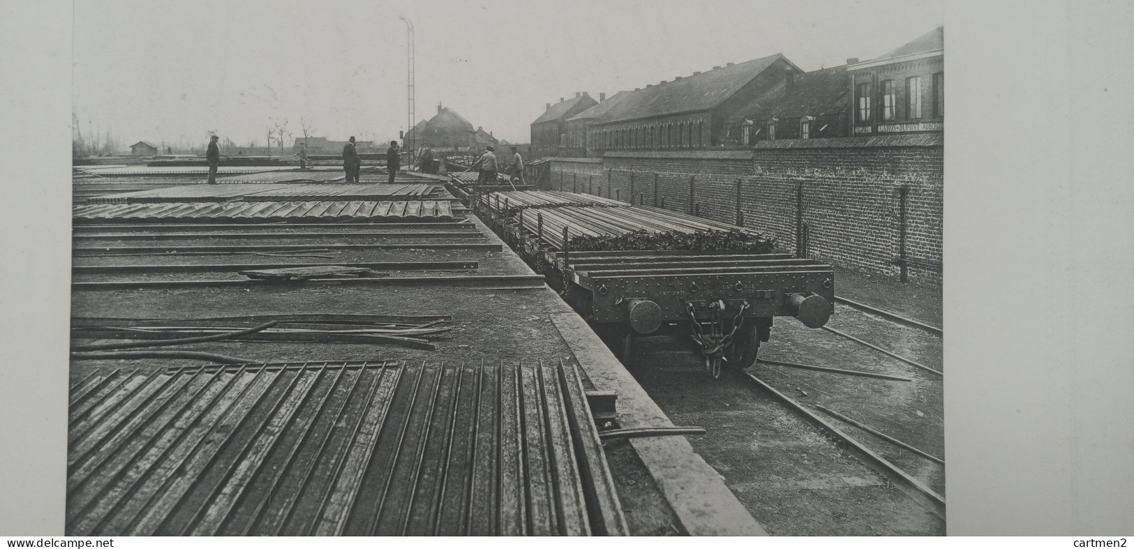 ACIERIES ISBERGUES GRANDE PHOTOGRAVURE HELIOGRAVURE PARC A RAILS TRAIN LOCOMOTIVE WAGON USINE INDUSTRIE METALLURGIE 62 - Isbergues