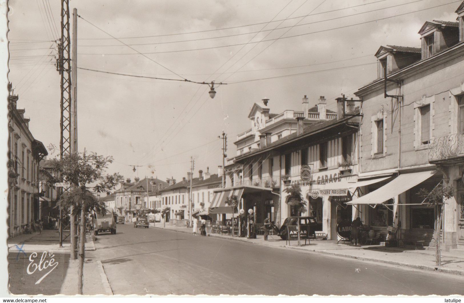 Saint-Vincent De Tyrosse  40  Route De Bordeaux Animée-Voiture-Café Epicerie -Garage Avec 2 Pompes A Essence-Gas-oil - Saint Vincent De Tyrosse