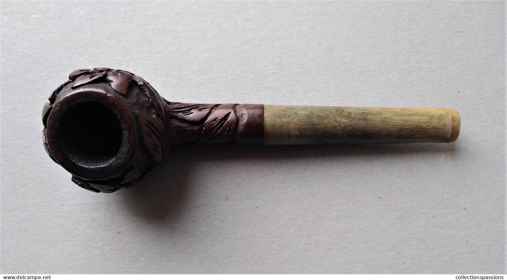 - Ancienne Pipe - Fleurs Sculptées - - Pipas En Madera De Brezo ( Bruyere)