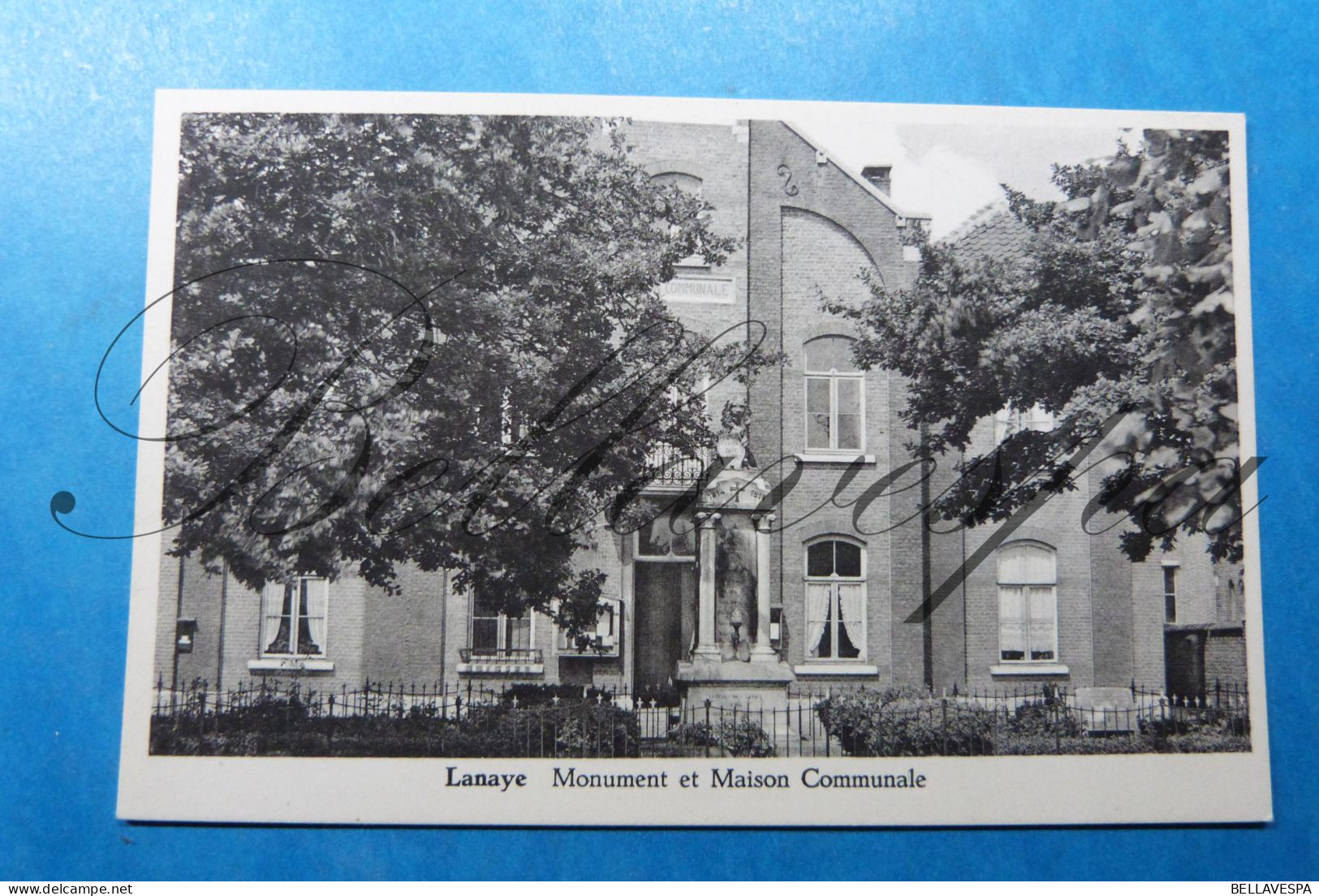 Lanaye Monument Aux Morts De Geurre 1914-1918 Et Maison Communale - War Memorials