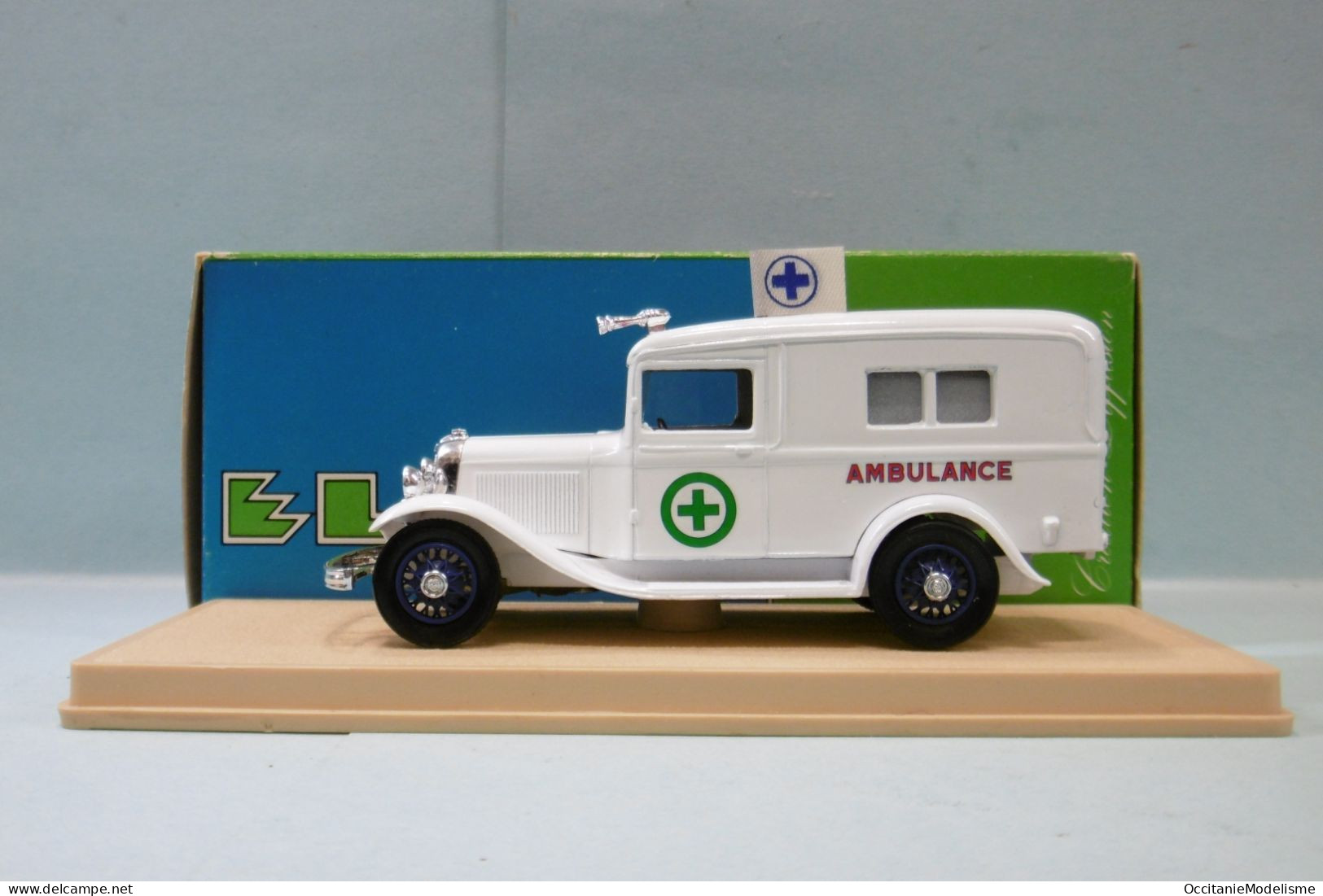 Eligor - FORD V8 AMBULANCE USA 1934 Blanc Réf. 1081 BO 1/43 - Eligor