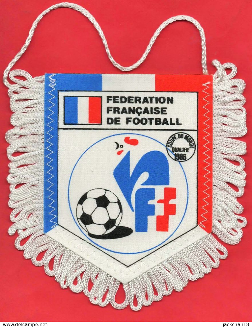 -- FANION / FEDERATION FRANCAISE DE FOOTBALL / COUPE DU MONDE - Qualifié 1986 -- - Habillement, Souvenirs & Autres