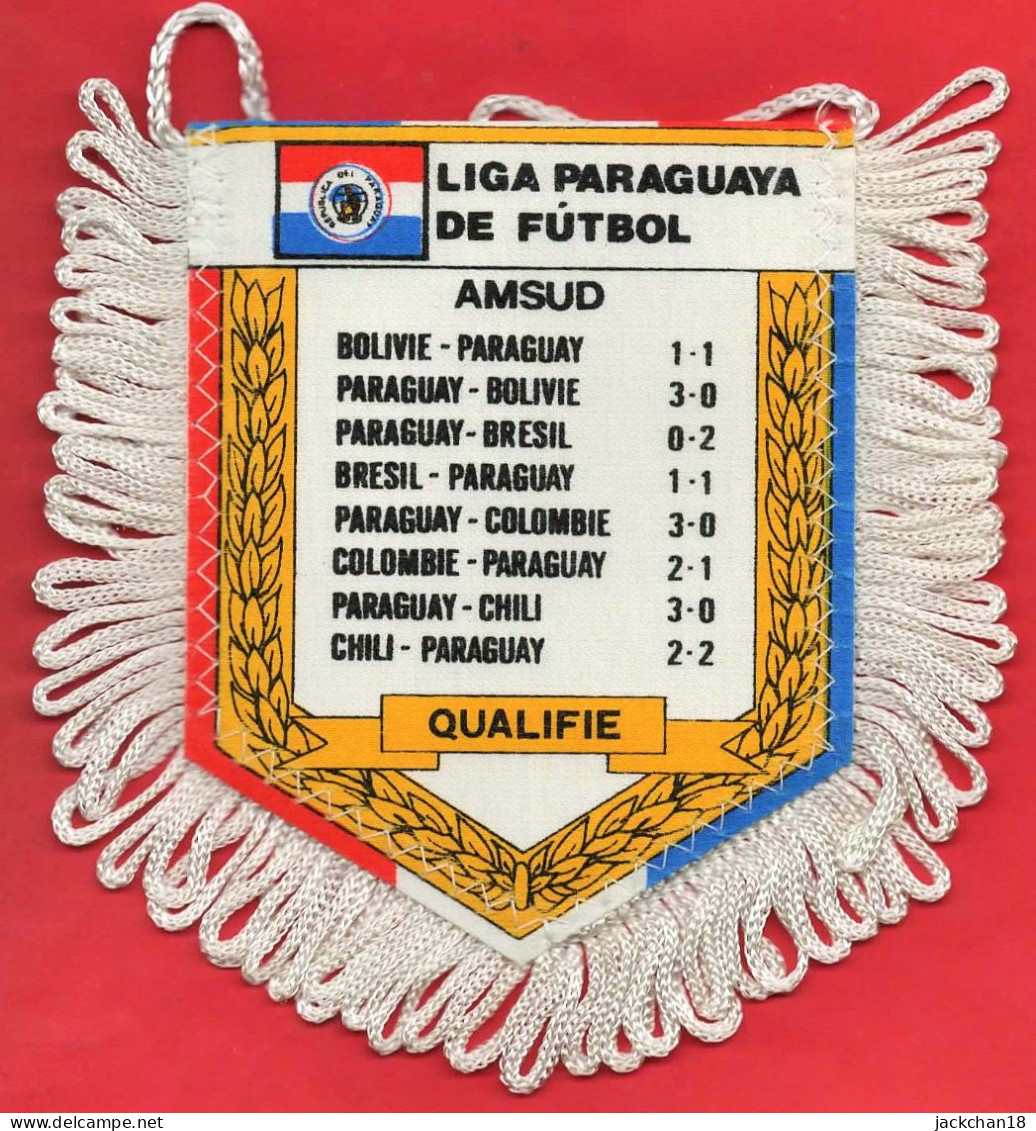 -- FANION / COUPE DU MONDE 86  Qualifié / LIGA PARAGUAYA DE FUTBOL -- - Habillement, Souvenirs & Autres