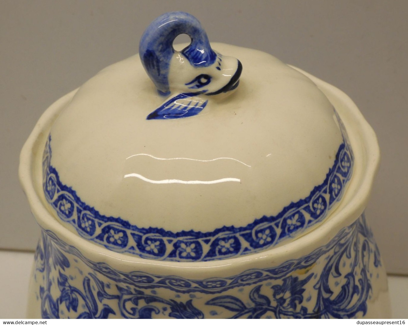 -POT COUVERT SUCRIER CERAMIQUE GIEN Modèle ROUEN ou DELFT BLEU BOUTON DAUPHIN     E