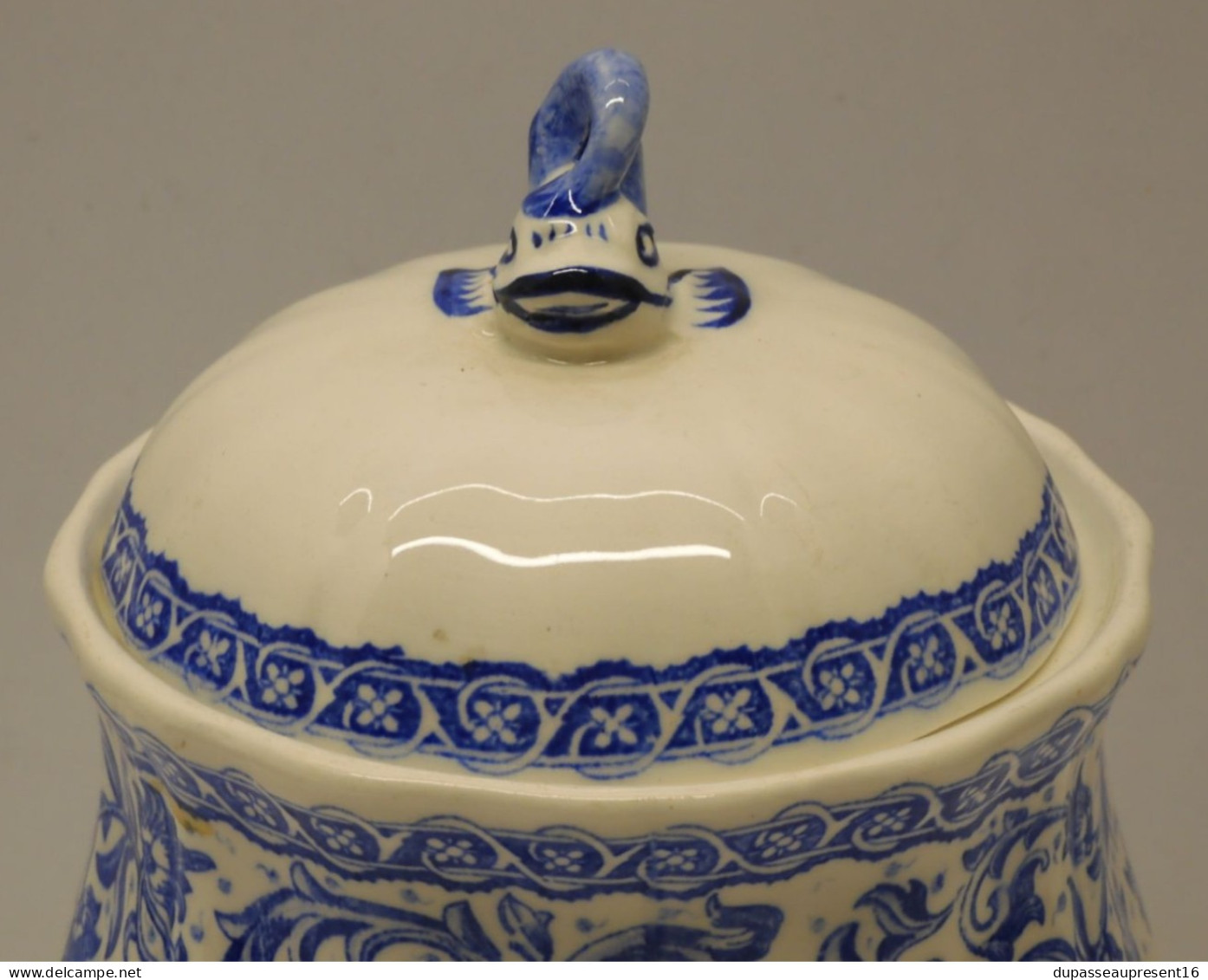 -POT COUVERT SUCRIER CERAMIQUE GIEN Modèle ROUEN ou DELFT BLEU BOUTON DAUPHIN     E