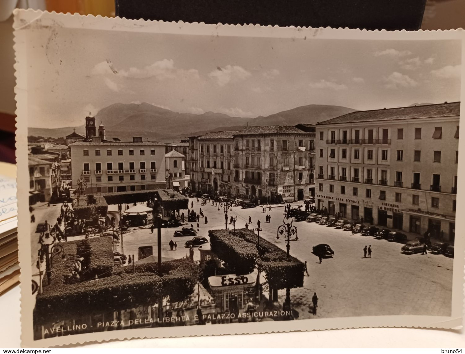2 Cartoline Avellino,piazza Della Libertà E Palazzo Assicurazioni, Paesaggio Innevato Anni 50,distributore   Mobilgas - Avellino