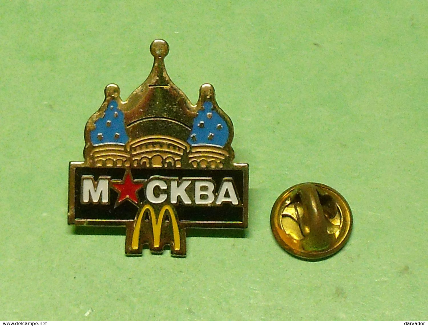 TB7B  / Pin's / McDonald's :  Arthus Bertrand , Russie  ( état ,voir Scan ) - McDonald's