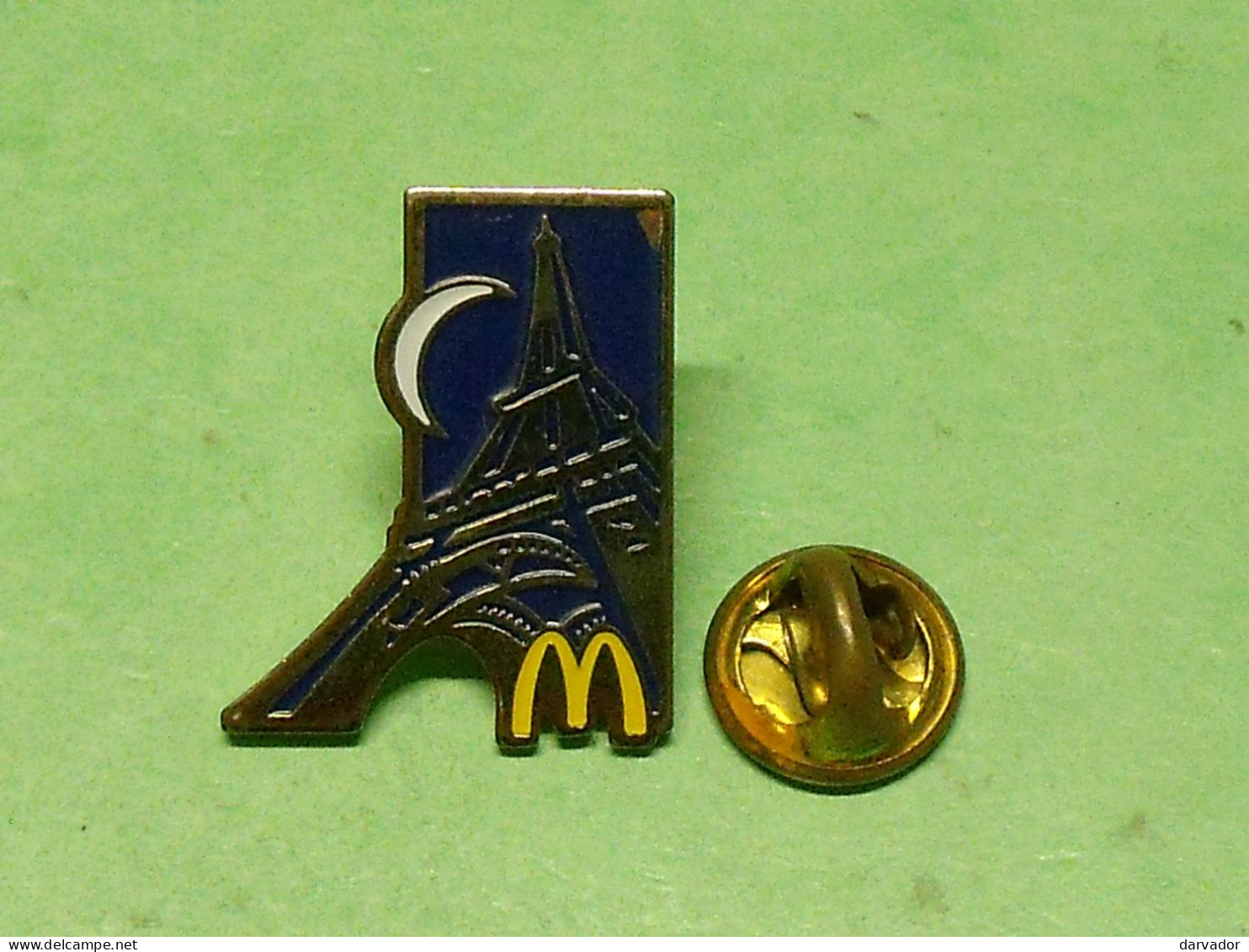 TB7B  / Pin's / McDonald's :  Arthus Bertrand , France ,tour Eiffel ( état ,voir Scan ) - McDonald's