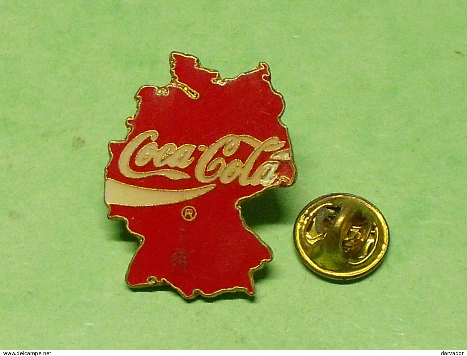 TB7B  / Pin's / Coca Cola : Carte , état   ( état ,voir Scan ) - Coca-Cola