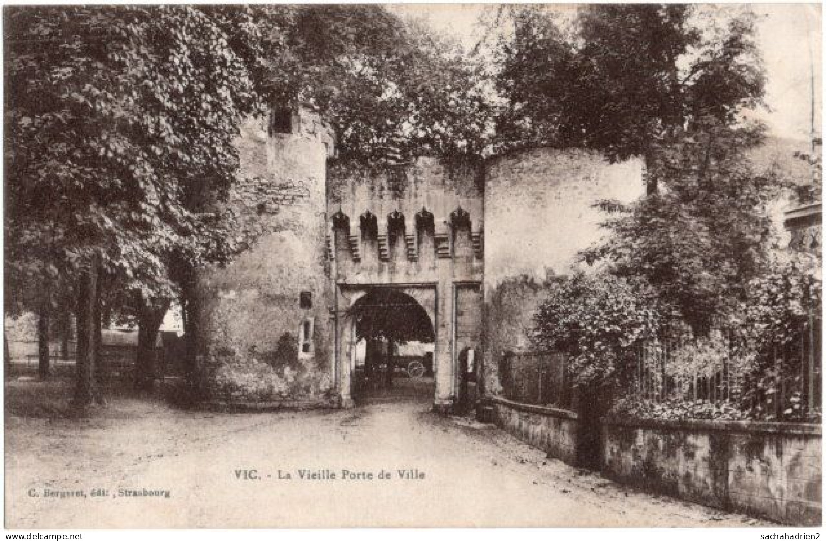 57. VIC. La Vieille Porte De Ville - Vic Sur Seille