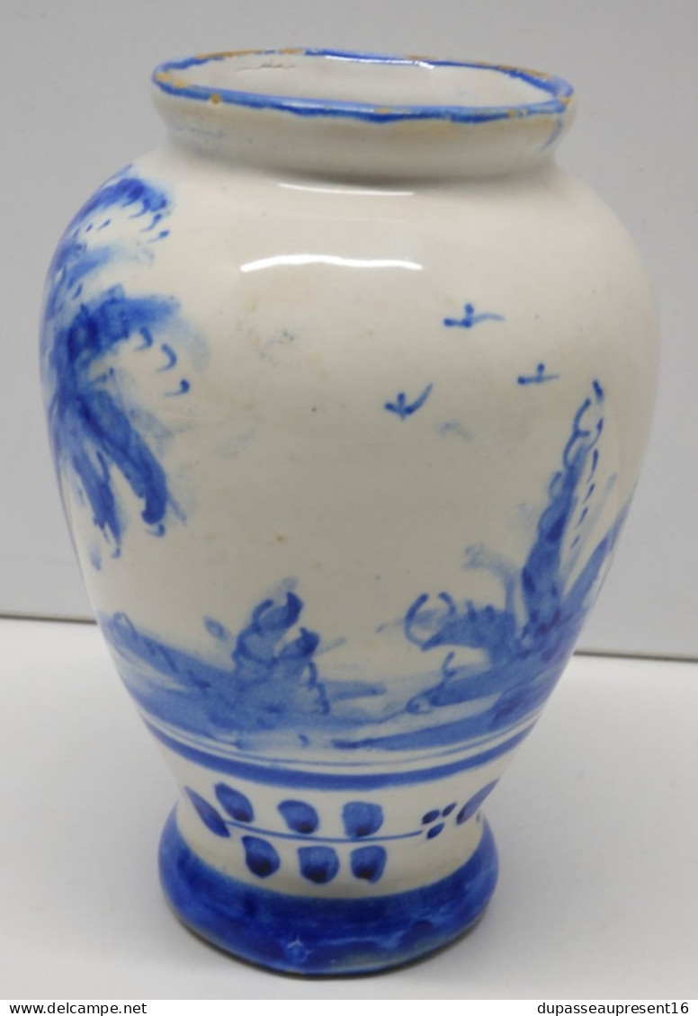 -PETIT VASE ANCIEN TERRE CUITE EMAILLEE TALAVERA? non signé déco CHIEN JAUNE   E