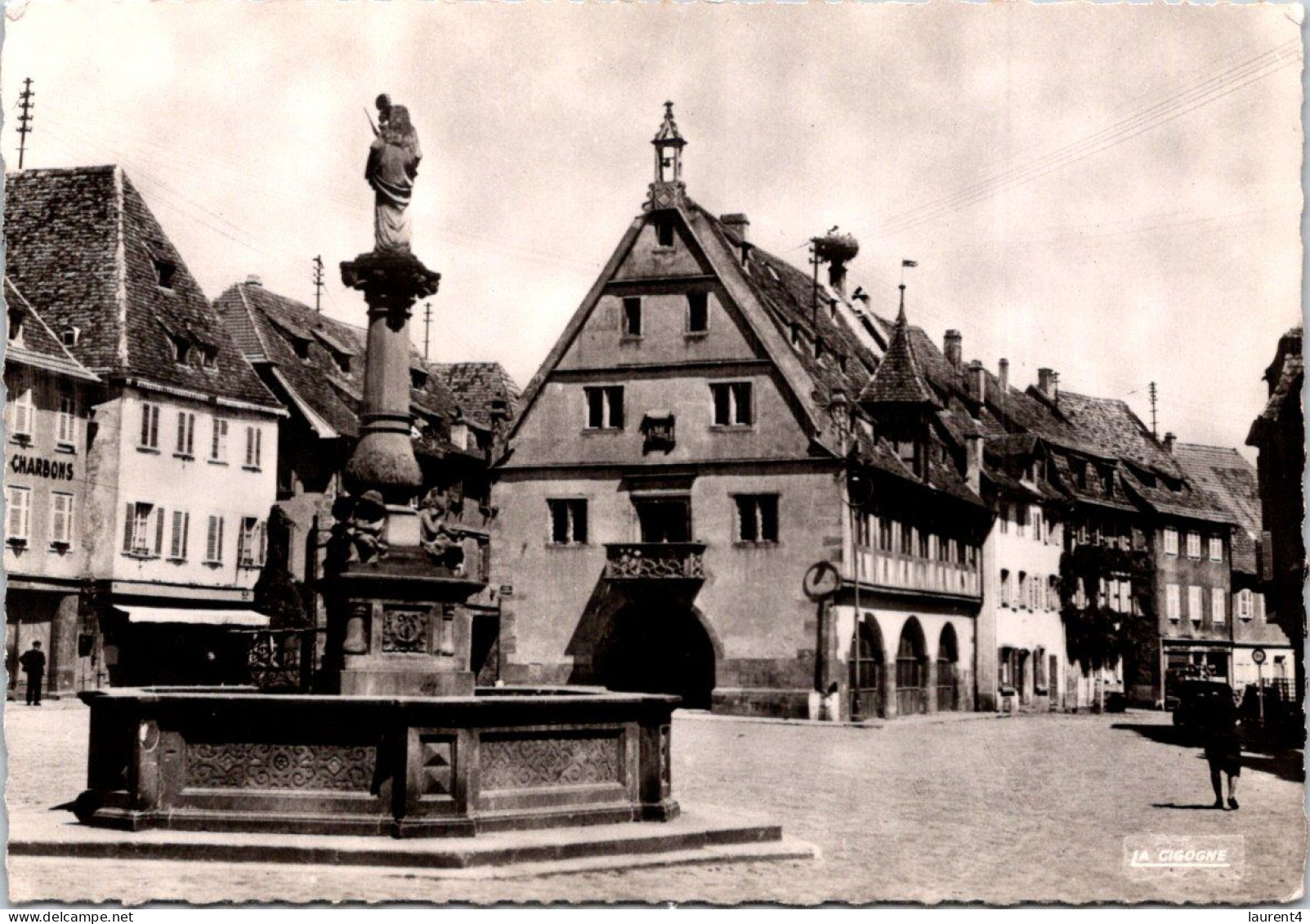 (4 P 14) France (not Posted - B/w) Obernai - Fontaine Et Halle Au Blé - Piazze Di Mercato