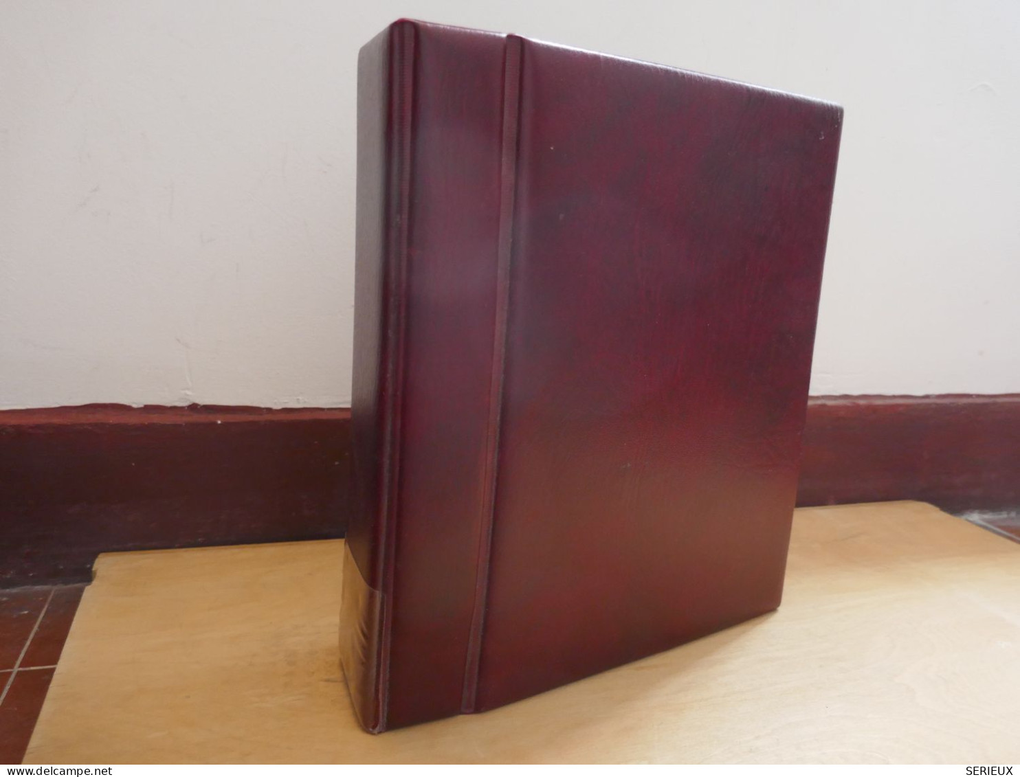 LARGE ET BEL ALBUM ROUGE CUIR MOLLETONNé LUXE + +  22 PAGES POUR LETTRES TIMBRES CARTES  +BON ETAT+=>A PRENDRE PARIS - Binders With Pages