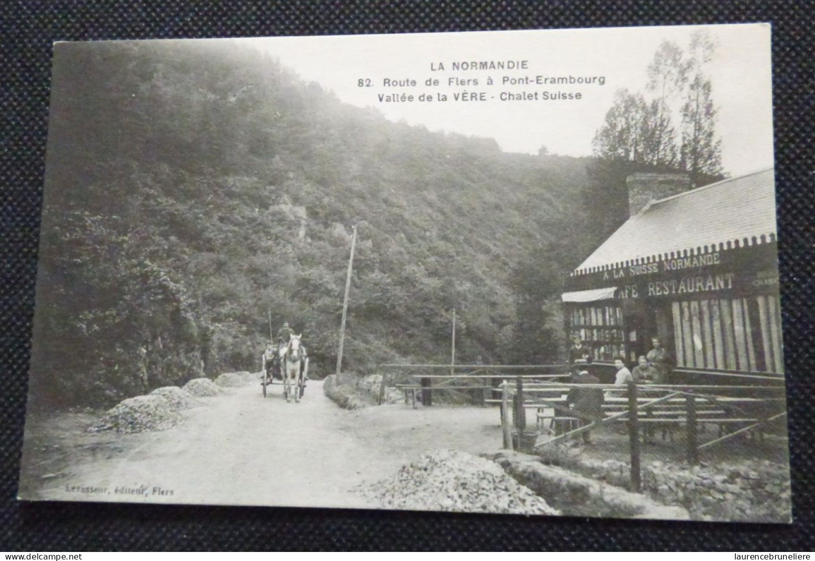 61 - ORNE - LA NORMANDIE -  ROUTE DE FLERS A PONT- ERAMBOURG - VALLEE DE LA VERE - CHALET SUISSE - Flers