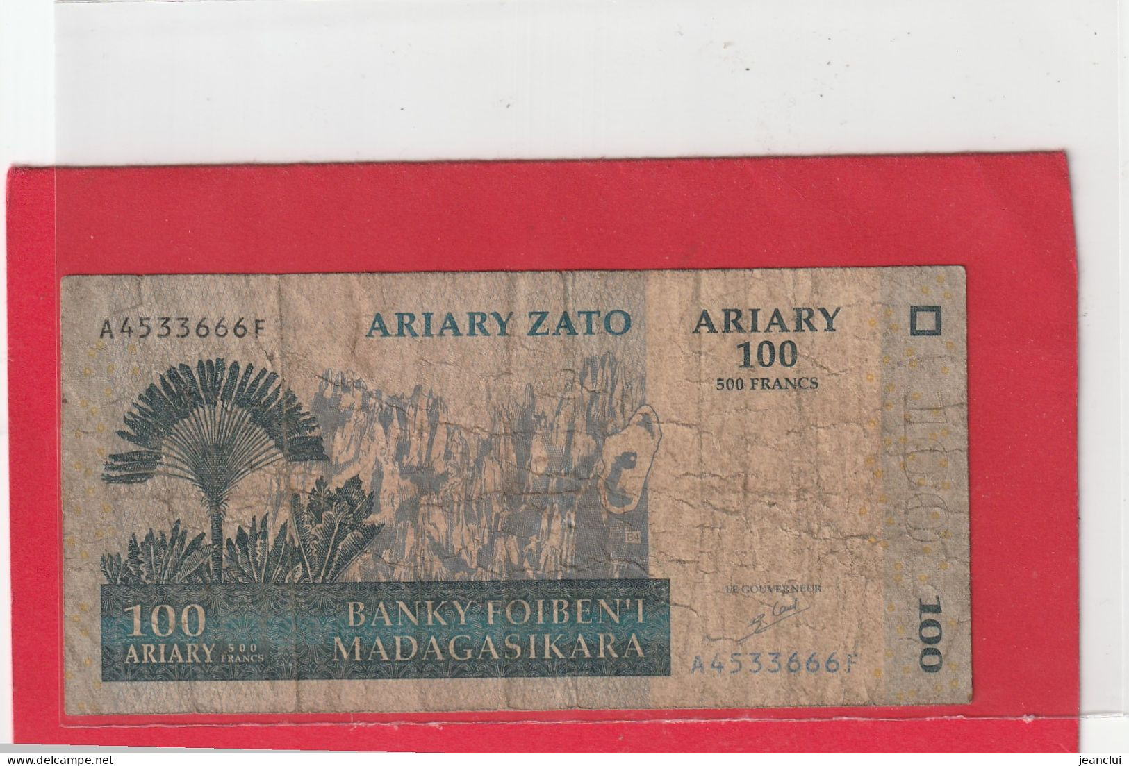 BANKY FOIBEN'I MADAGASIKARA  .  100 ARIARY  -  500 FRANCS  .  2004  .  N° A 4533666 F .  2 SCANES - Madagascar