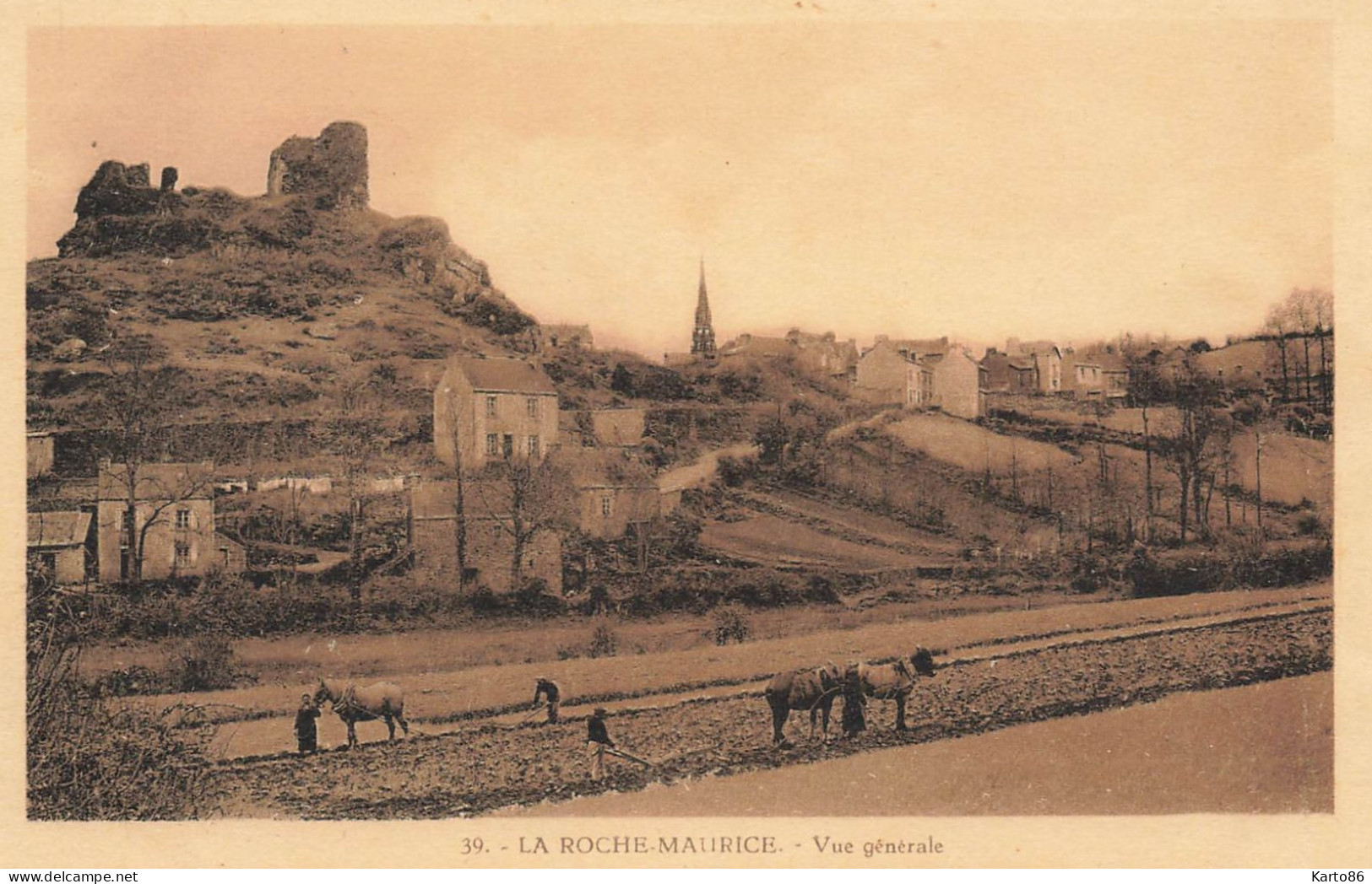 La Roche Maurice * Scène Agricole Labour Labourage Agriculture , Vue Générale Du Village * Villageois - La Roche-Maurice