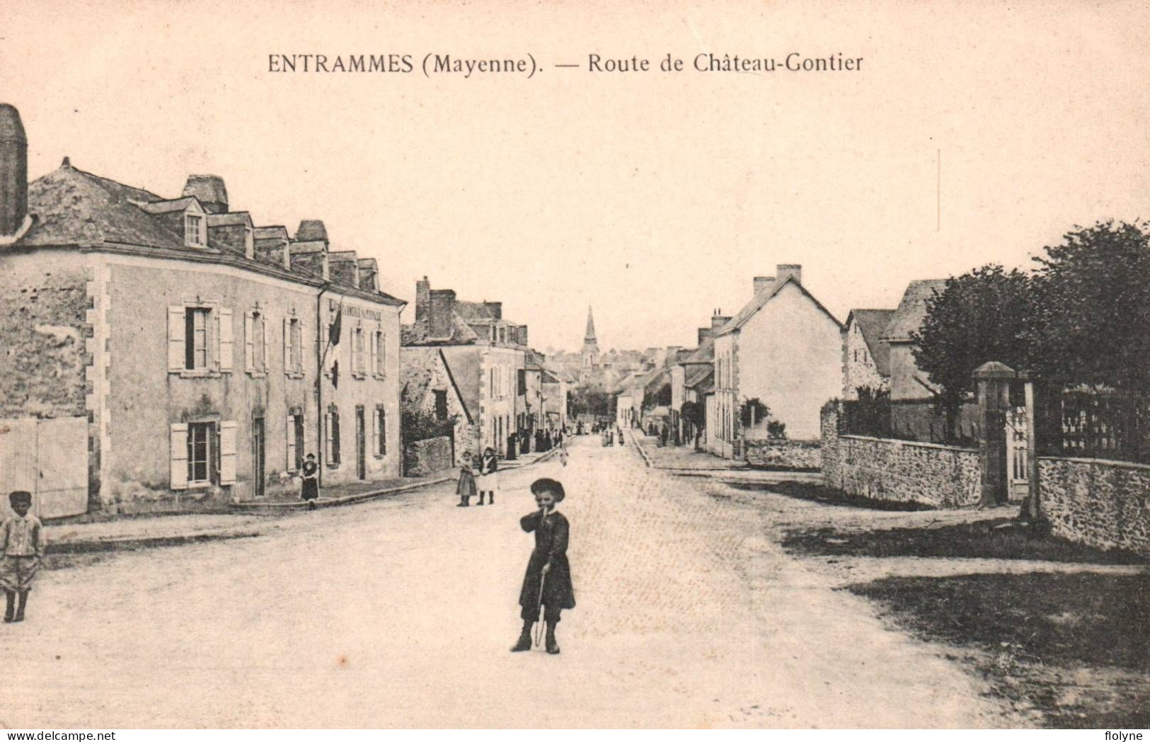 Entrammes - Route De Château Gontier - Un Enfant Du Village - Entrammes