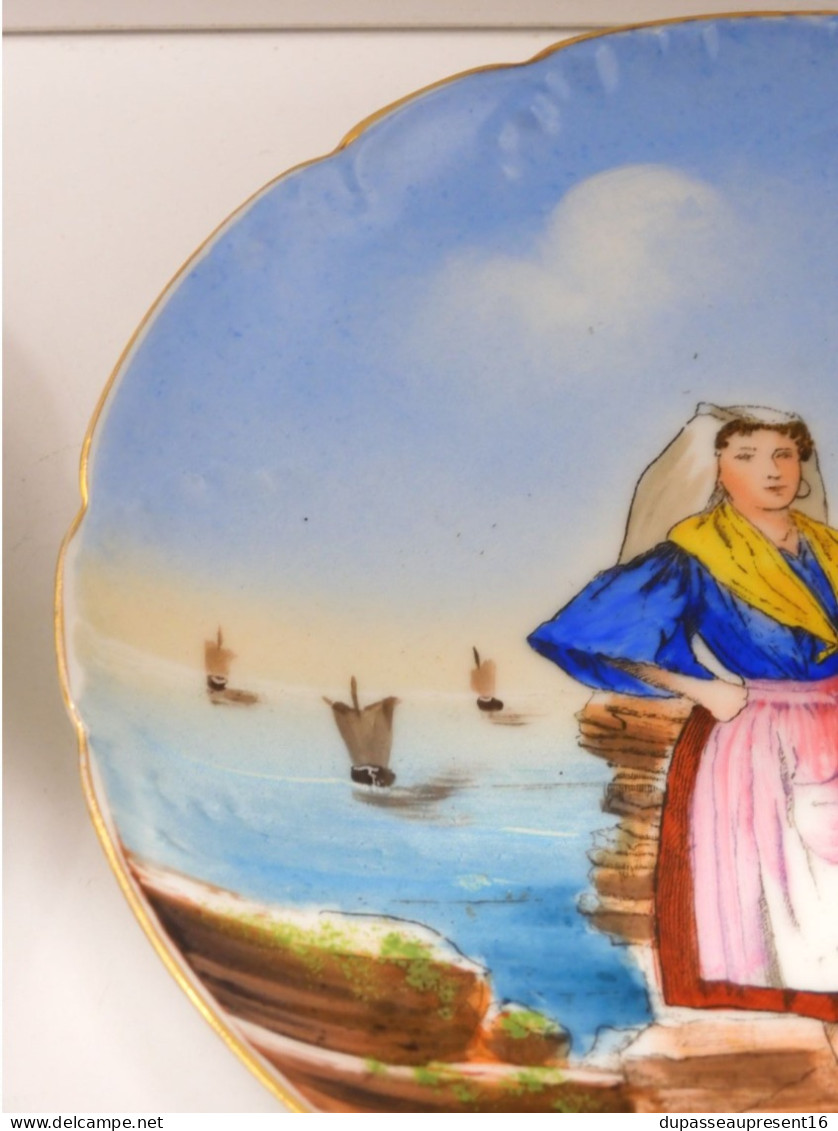 -2 ASSIETTES PORCELAINE HAVILAND SOUVENIR LES SABLES D'OLONNE PECHEUR PECHEUSE    E