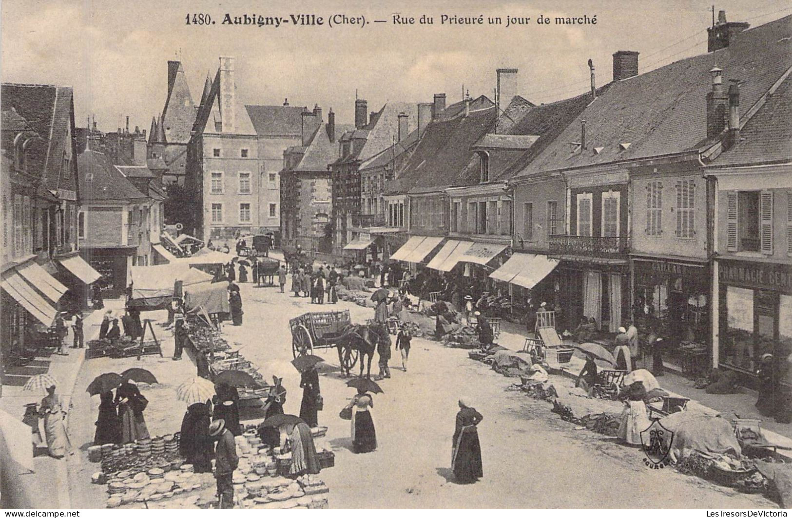 FRANCE - 18 - AUBIGNY VILLE - Rue Du Prieuré Un Jour De Marché - Carte Postale Ancienne - Aubigny Sur Nere
