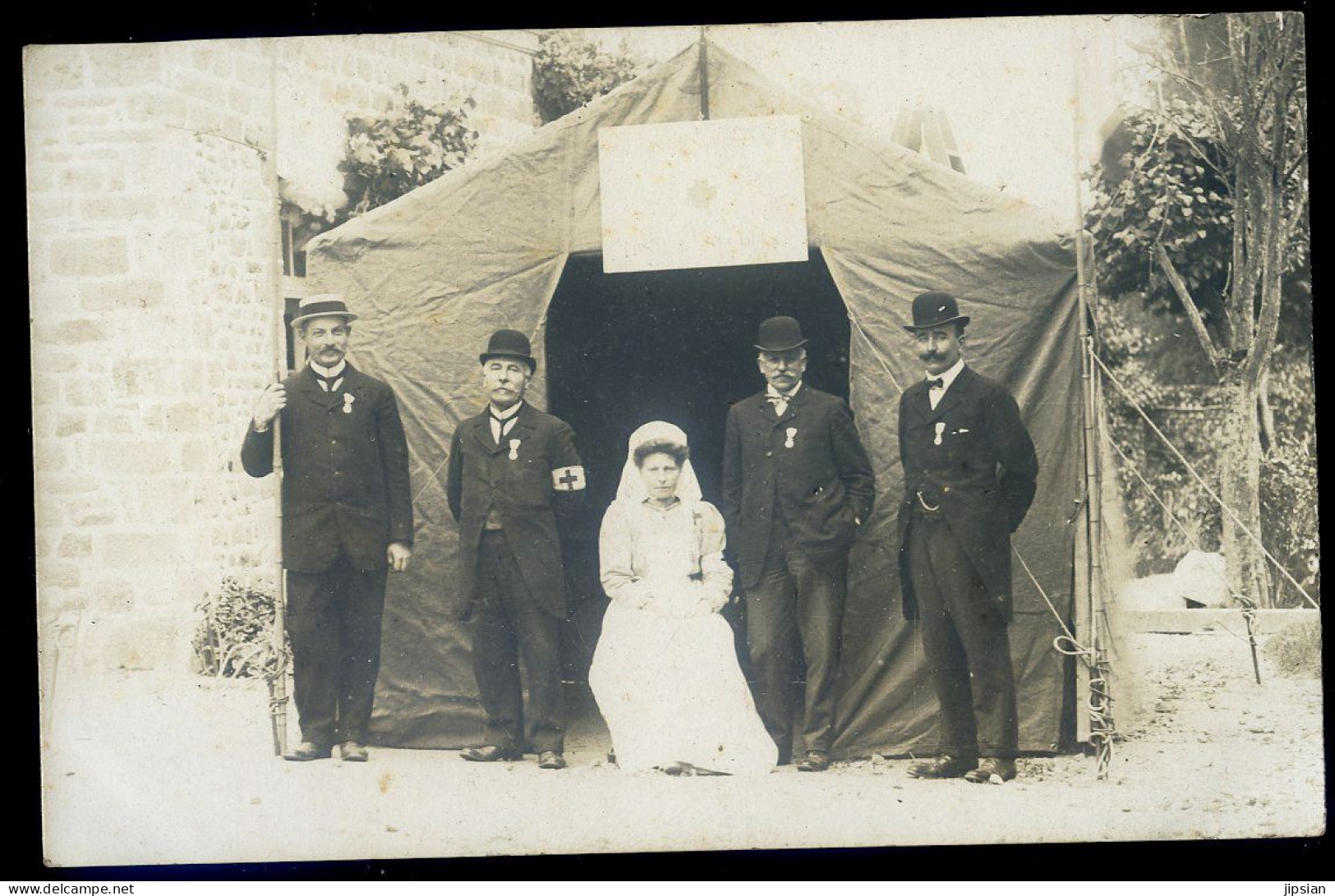 Cpa Carte Photo -- Tente De La Croix Rouge Avec Hommes Médaillés -- Peut-être Plestin Les Grèves En Bretagne LANR50 - Croix-Rouge