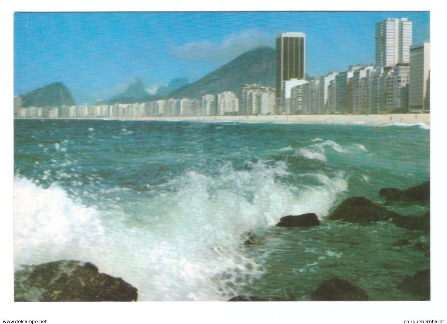 BRASIL TURÍSTICO // RIO DE JANEIRO // VISTA PARCIAL DA AVENIDA ATLÂNTICA EM COPACABANA - Copacabana