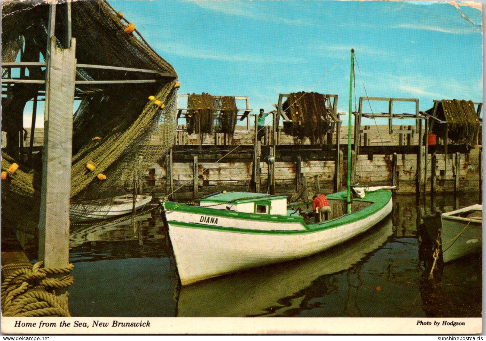 Canada New Brunswick Fishing Village Fishing Boat Home From The Sea - Autres & Non Classés