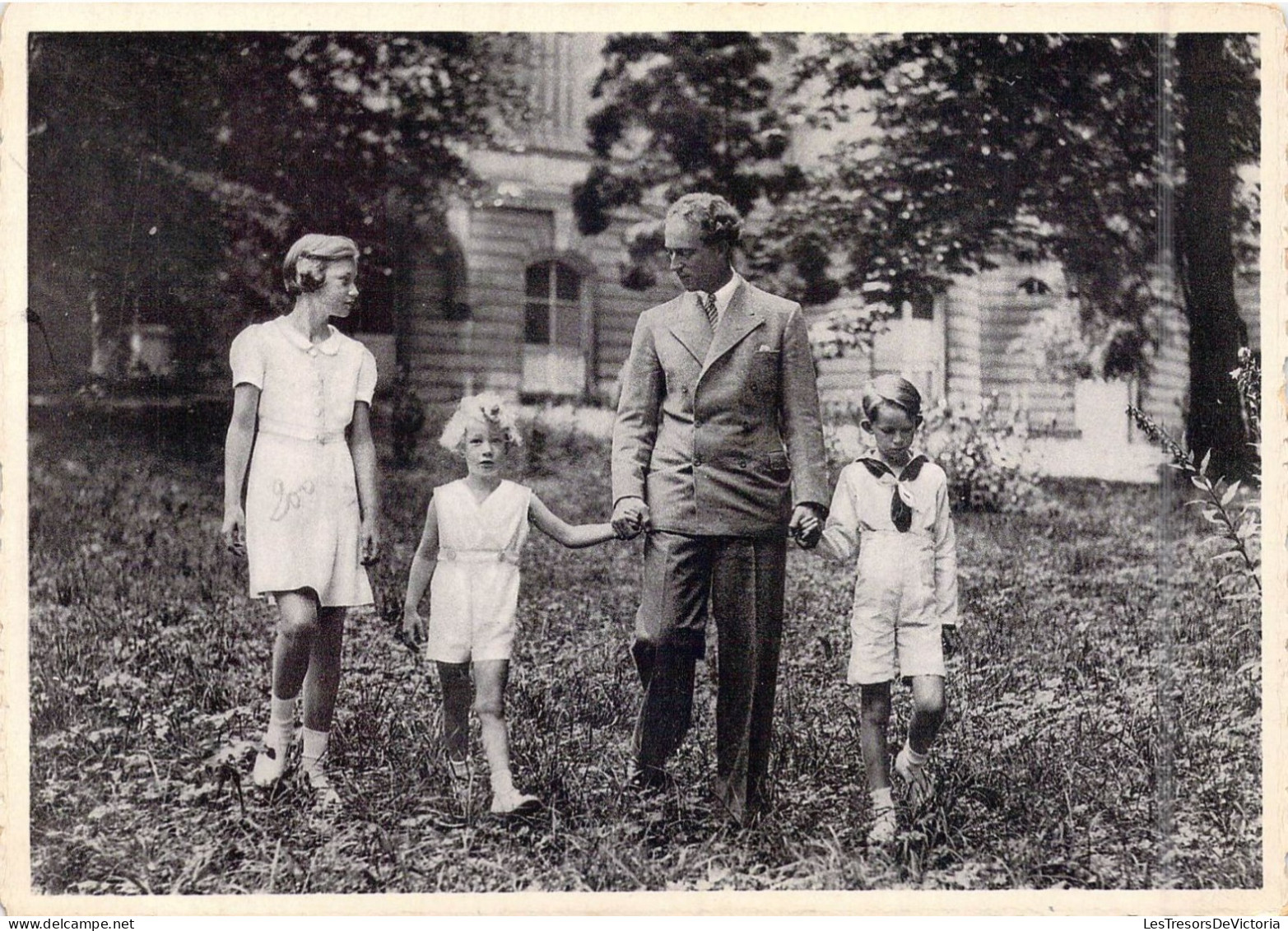 FAMILLES ROYALES - Gracieusement Offert En Exclusivité Par La Maison De S.M. Le Roi - Carte Postale Ancienne - Familles Royales