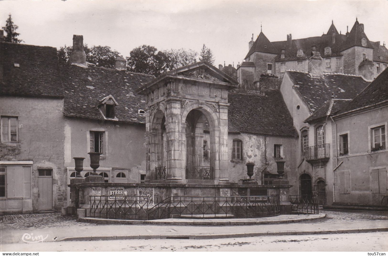 GY - VESOUL - HAUTE-SAÔNE - (70) - CPSM DENTELEE DES ANNEES 1950/1960... - Gy