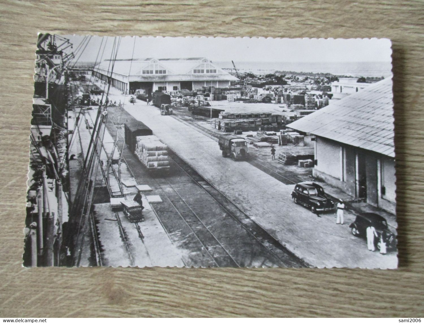 CONGO POINTE NOIRE LE PORT WAGON VOITURES ANCIENNES - Pointe-Noire