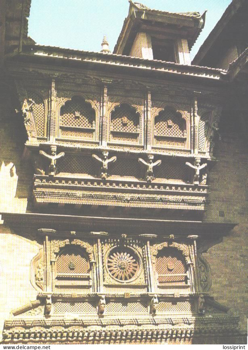 Nepal:Pujarimath Bhaktapur, Carved Window - Népal