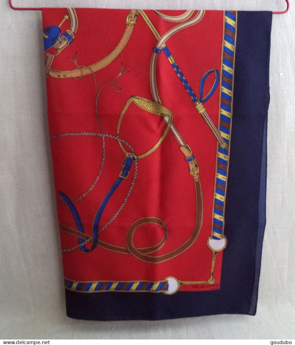 Foulard  Gil De Losne Paris Motifs équitation Mors Sangle étrier Bleu Rouge Jaune. - Fulares