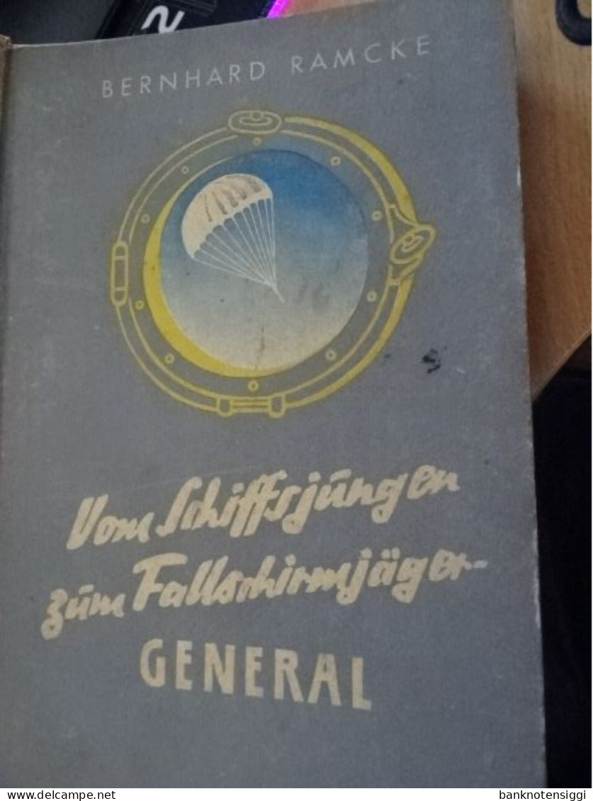 1  Buch Vom Schiffsjungen Zum Fallschirmjäger-General   Vom Bernhard Ramcke 1943 - Policía & Militar