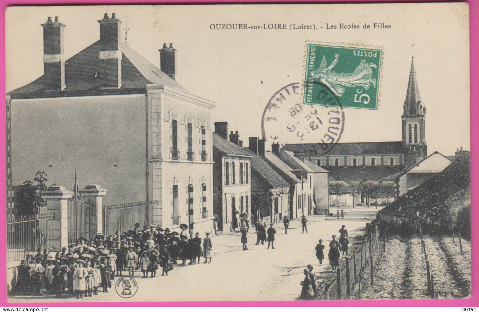 D45 - OUZOUER SUR LOIRE - LES ÉCOLES DE FILLES - Personnes Et Très Nombreux Enfants - Ouzouer Sur Loire