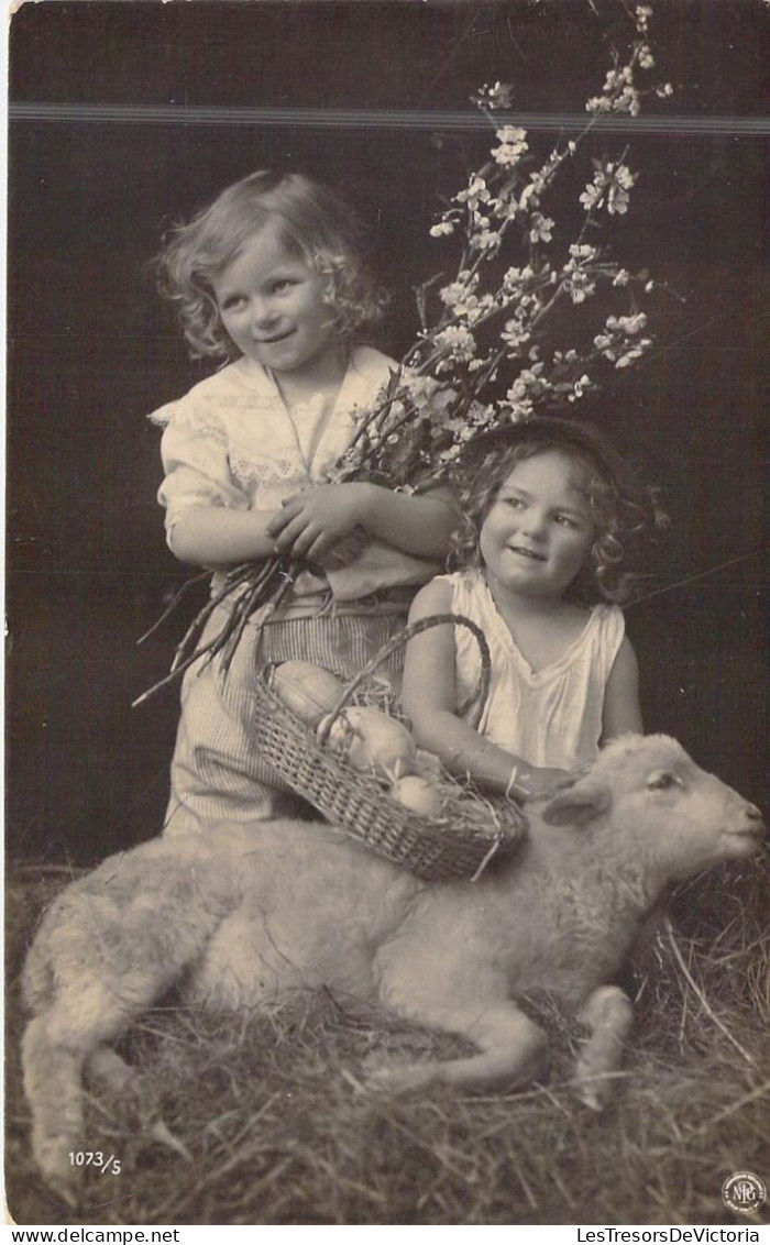 PAQUES - Enfants - Oeufs  - Mouton - Carte Postale Ancienne - Pâques