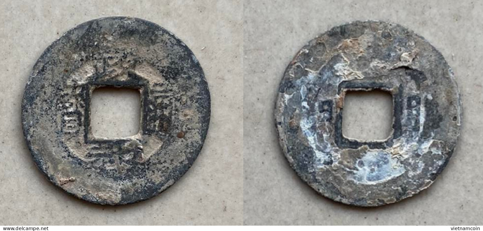 Ancient Annam Coin  Chinh Hoa Thong Bao (zinc Coin) Reverse 日 月THE NGUYEN LORDS (1558-1778) - Viêt-Nam