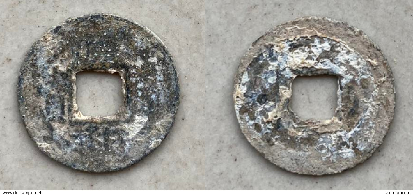 Ancient Annam Coin Rare  Nguyen Hoa Thong Bao (zinc Coin) Reverse Right Moon  Left Star THE NGUYEN LORDS (1558-1778) - Viêt-Nam