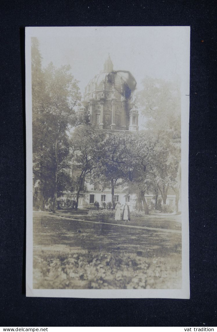 RELIGIONS - Carte Photo D'une église Ou Couvent Avec Relieuses Dans Le Parc - L 142916 - Monumenten