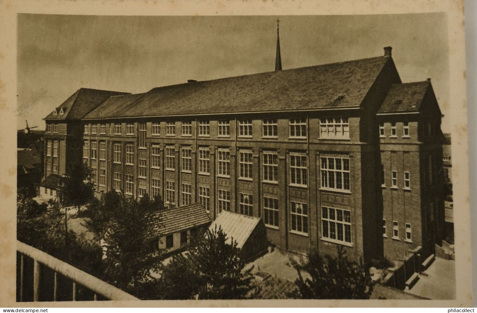 Uden (N-Br.) College Van Het Heilige Kruis - Zijgevel 1950 Vlekkig - Uden