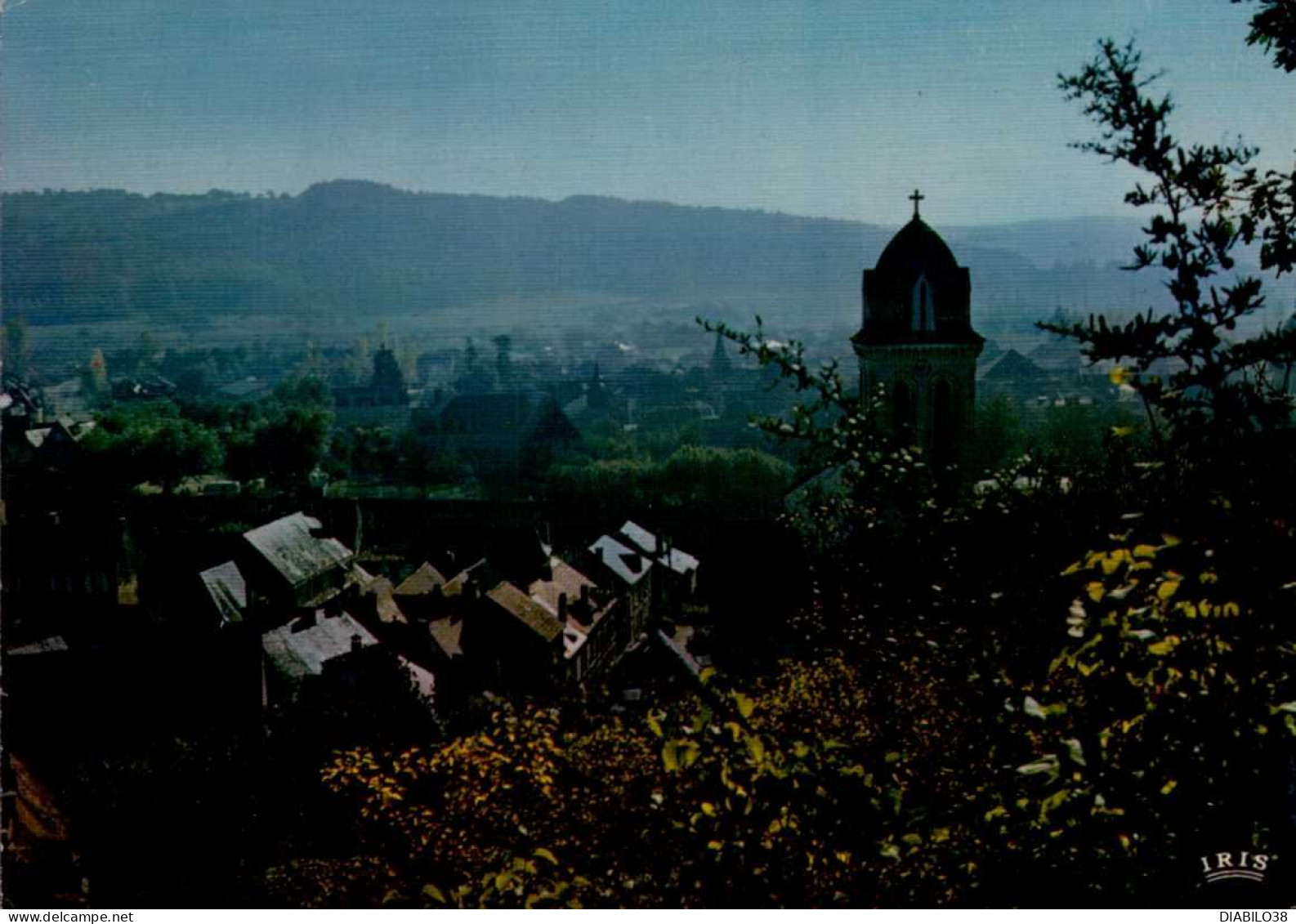 MONTIGNAC-SUR-VEZERE  ( DORDOGNE )  EFFET DE BRUME SUR LA VILLE - Montignac-sur-Vézère