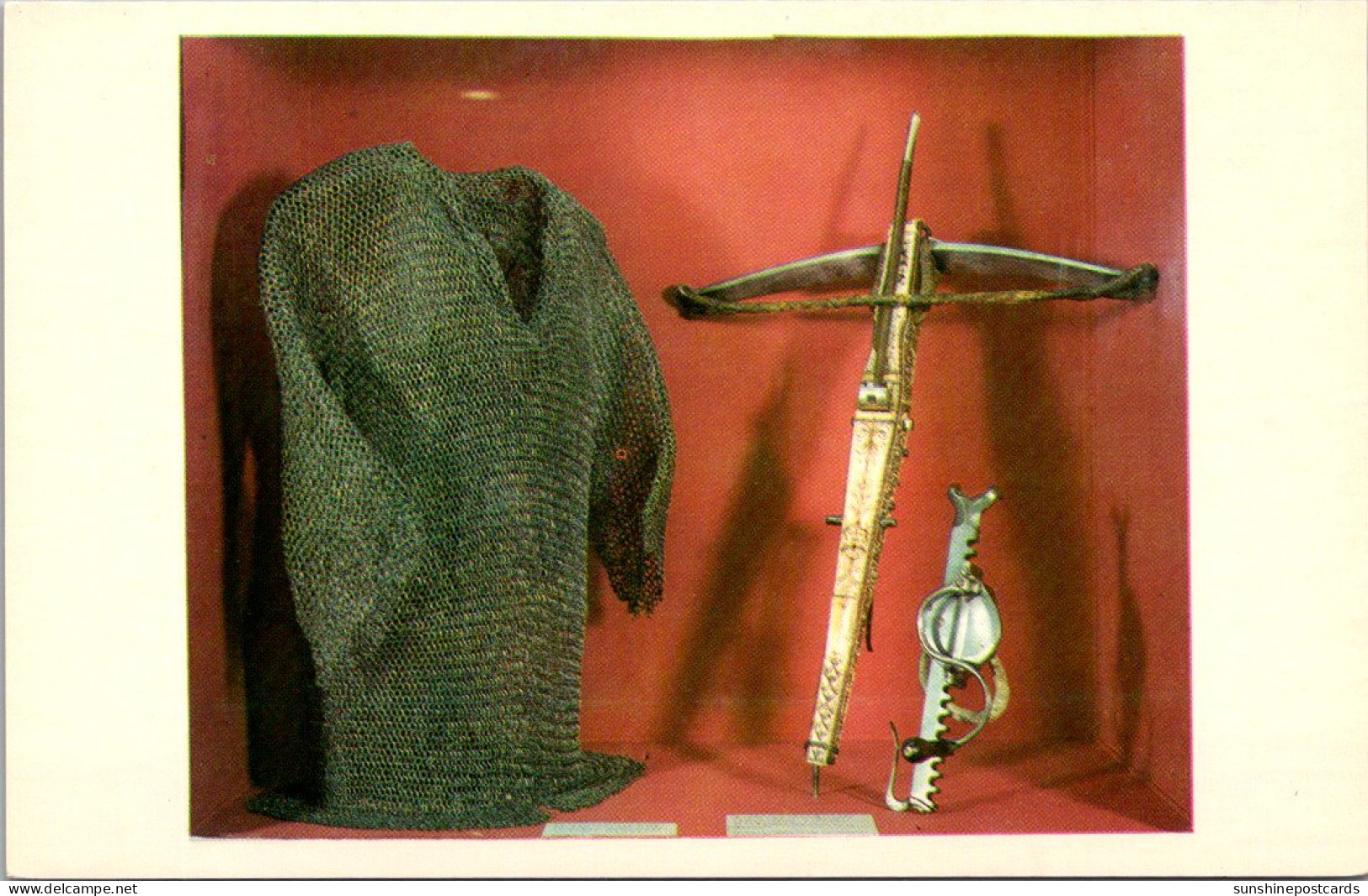 New York City Metroplitan Museum Of Art Shirt Of Mail & Crossbow With Bolt And Cranequin European 16th Century - Musei