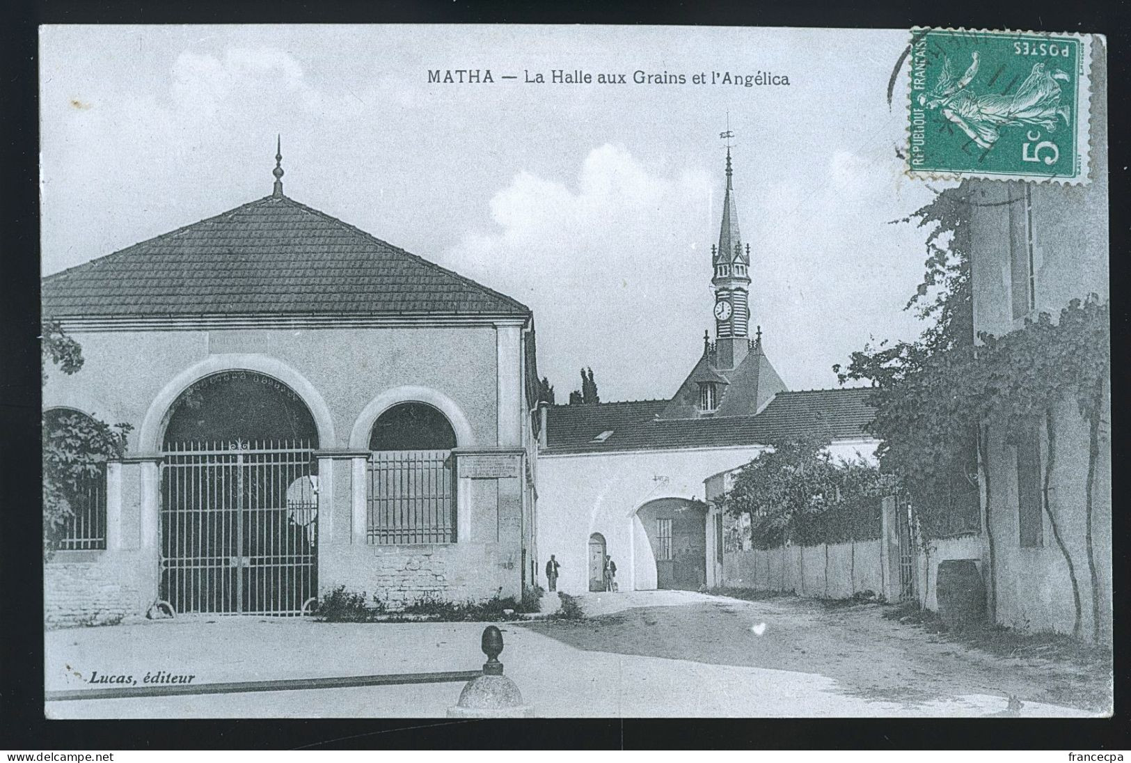 11991 - CHARENTE MARITIME - MATHA - La Halle Aux Grains Et L'Angélica - Matha