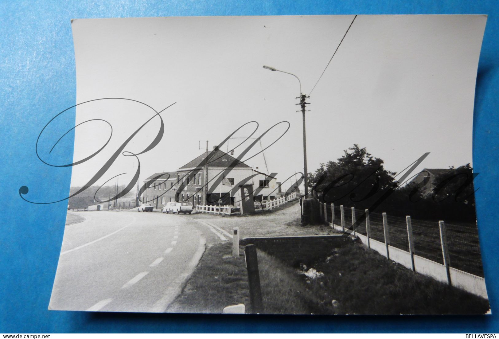 Zulzeke Ten Hotond  Met Restant Stenen Windmolen.  Photo Doka Foto Opname 24-08-1974 - Kluisbergen